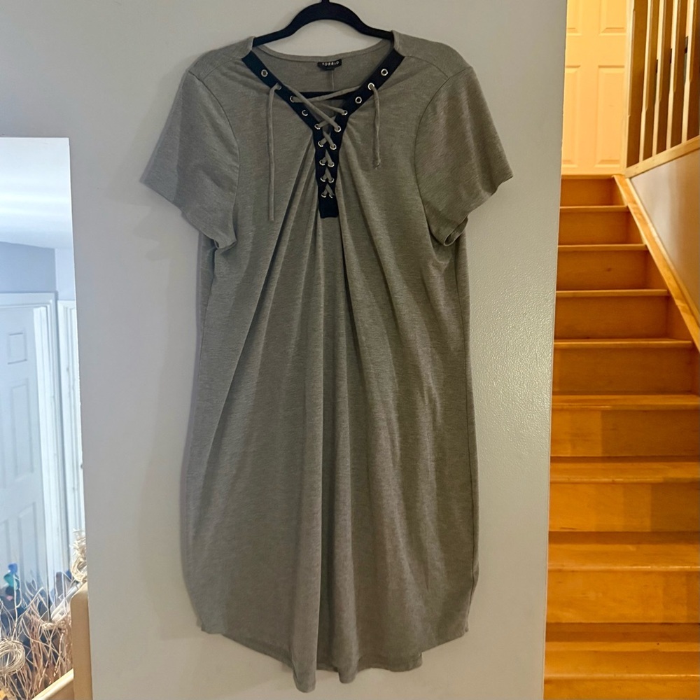 🌻 Torrid Gray Lace-Up Dress